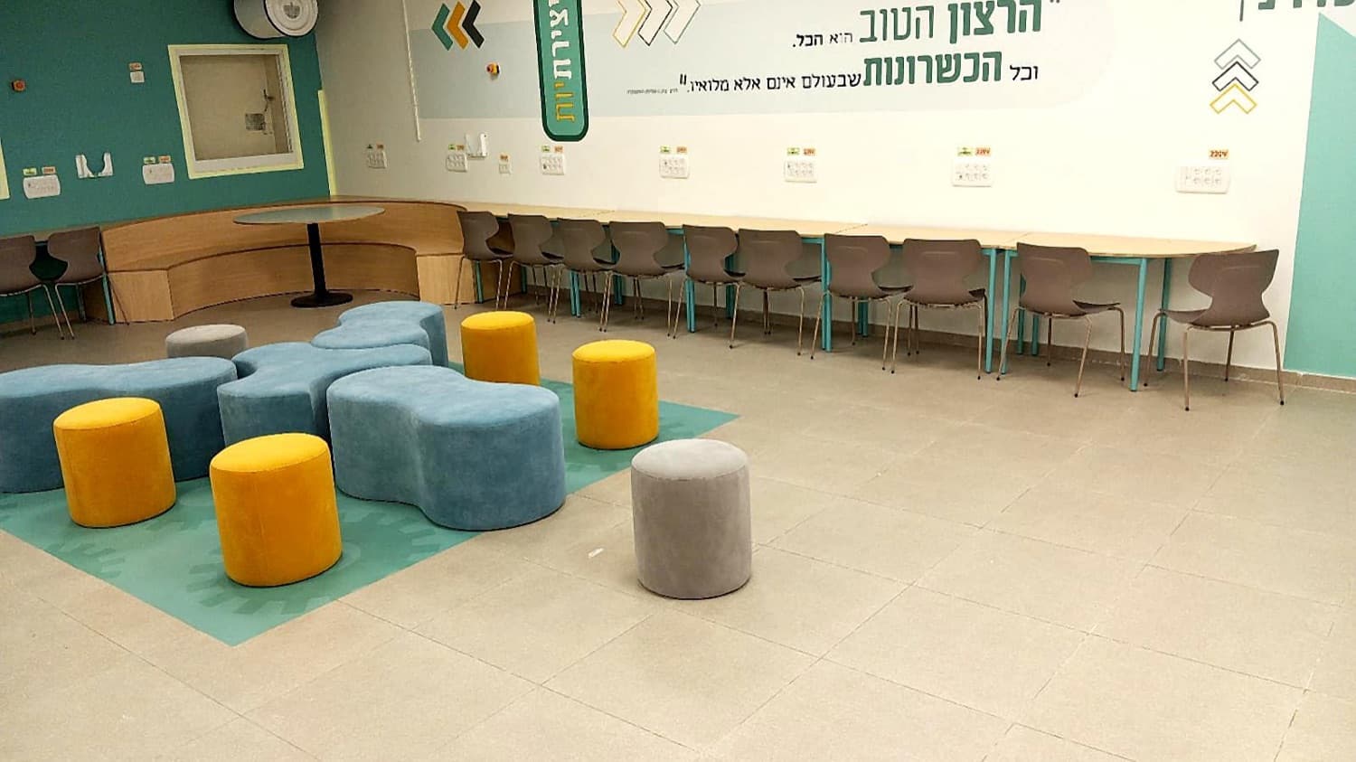 חדר מחשבים - ארץ צבי מודיעין — 2